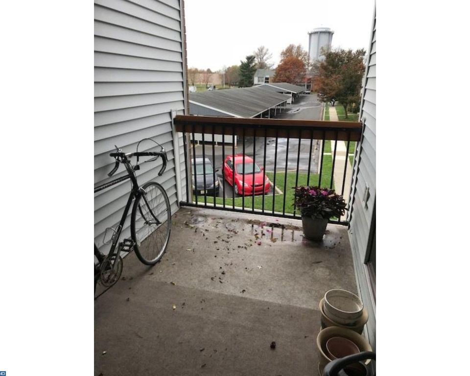 8 Twin Rivers Dr N, Hightstown, NJ 08520