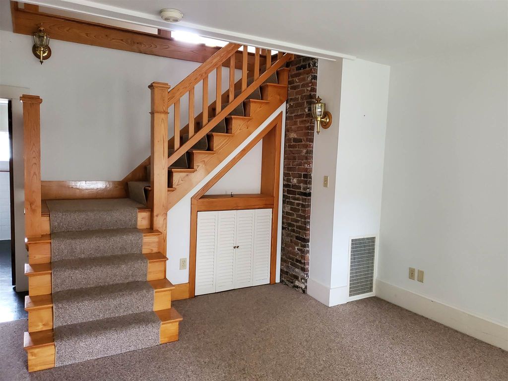 164 Church Ave 2, Bellows Falls, VT 3 Bed, 1 Bath Apartment 4