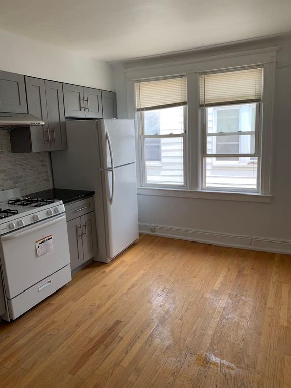 121-17 97th Ave #2F, South Richmond Hill, NY 11419