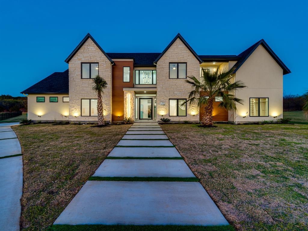 2405 Magic Valley Ln, Cedar Hill, TX 75104