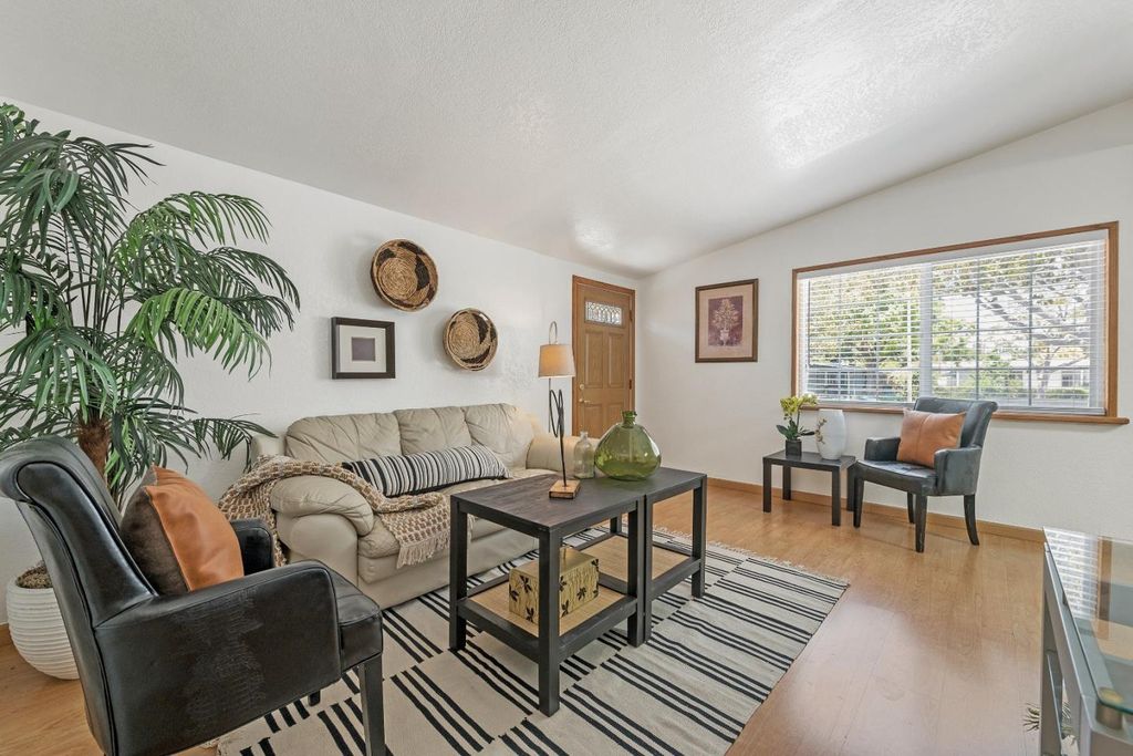 812 Lakewood Dr, Sunnyvale, CA 94089