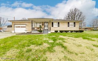 2520 McGee Dr, Louisville, KY 40216