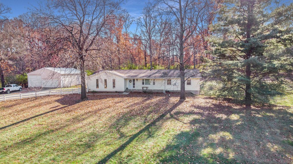 3031 W Kimmel Rd, Jackson, MI 49201