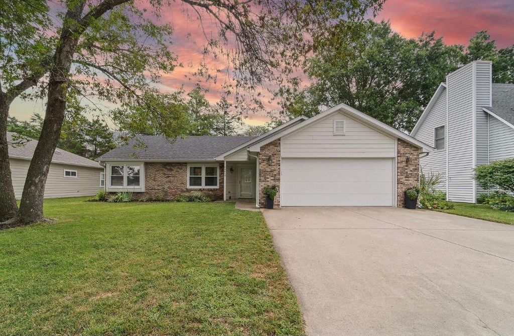 4812 Prestwick Ct, Columbia, MO 65203