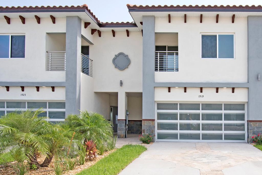 1919 Greenbriar Ter, Davenport, FL 33837