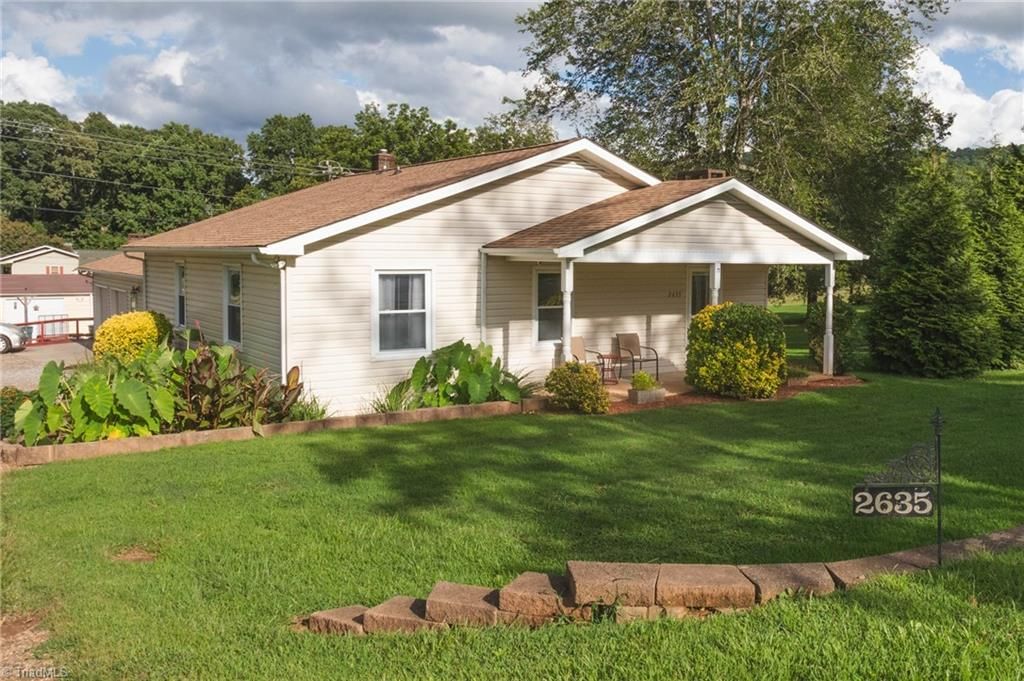 2635 Brushy Mountain Rd, Wilkesboro, NC 28697