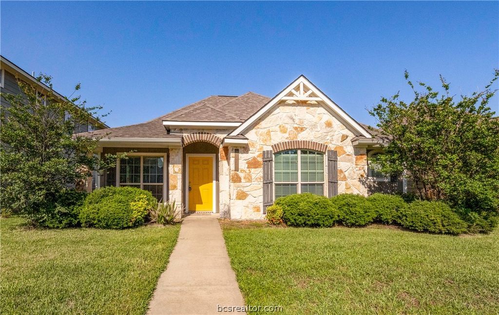 2022 Turning Leaf Dr, Bryan, TX 77807