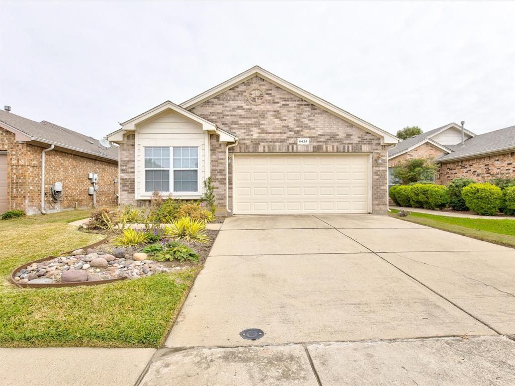 6424 Geneva Ln, Fort Worth, TX 76131