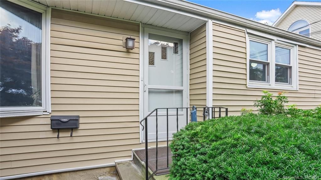 43 Autumn Ln, Stamford, CT 06906