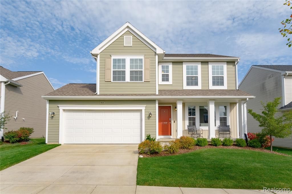 8626 Chippewa River Dr, Fowlerville, MI 48836