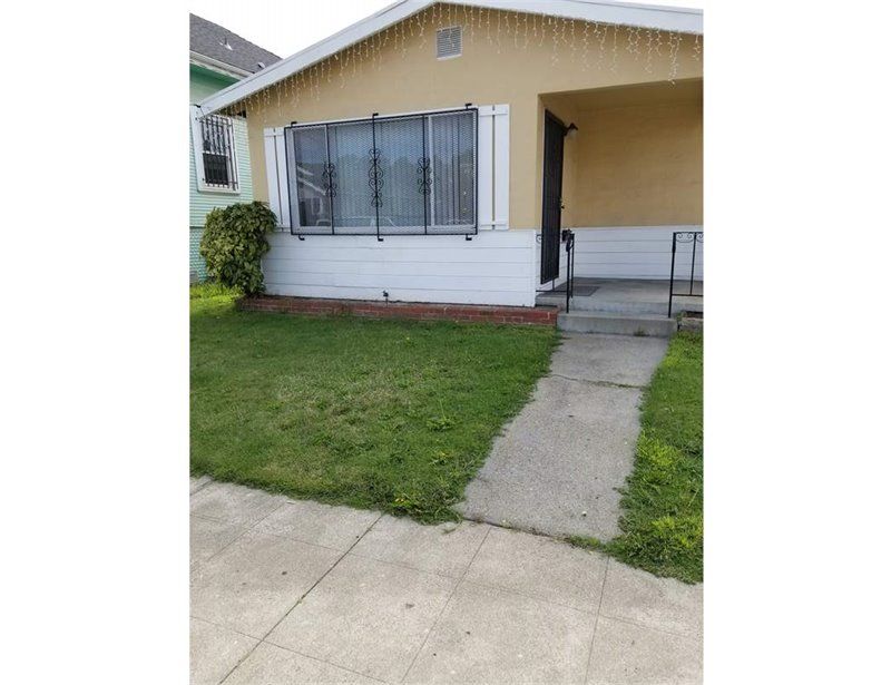 8801 Dowling St, Oakland, CA 94605