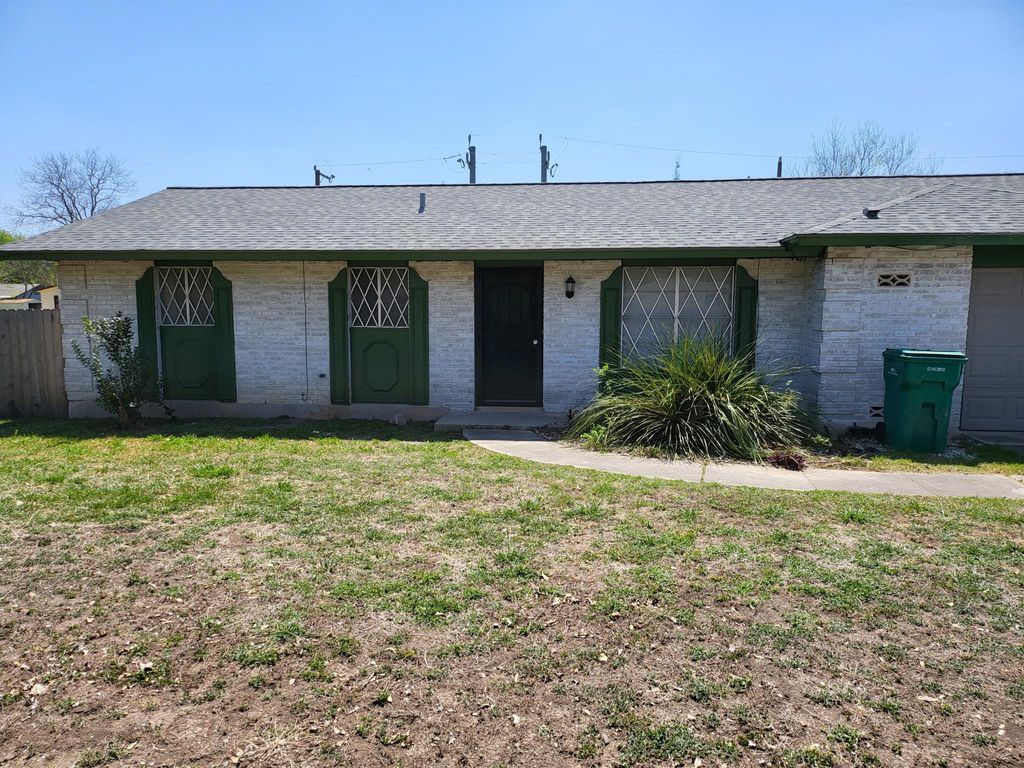 7322 Village Oak Dr, Live Oak, TX 78233