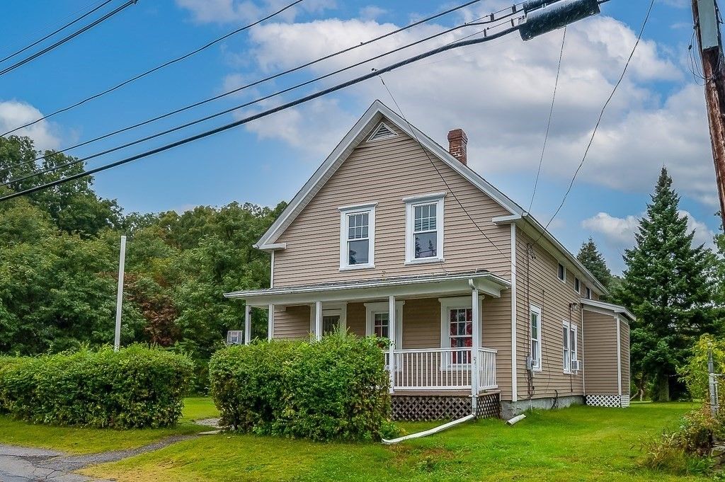 8 Pine St, Dudley, MA 01571
