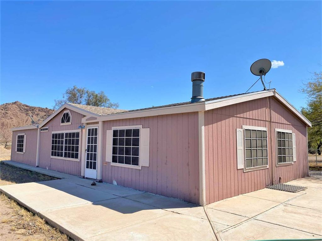 35690 E McElhaney Dr, Wellton, AZ 85356