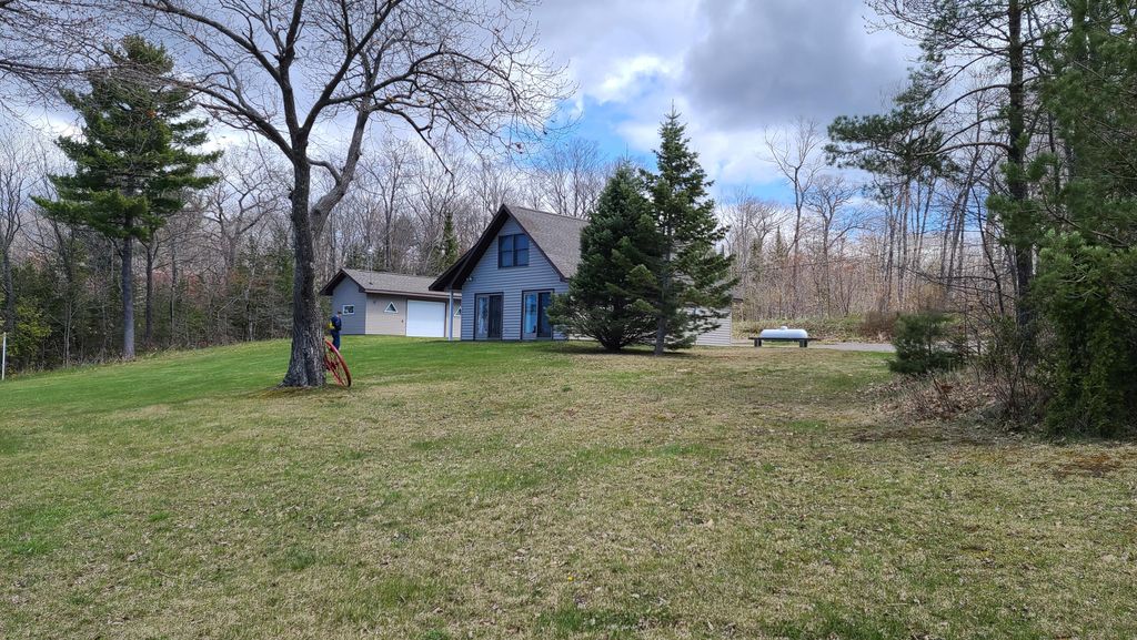 4846 S Westshore Dr, Sault Sainte Marie, MI 49783