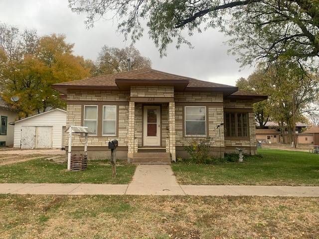 225 W 5th Ave, Red Cloud, NE 68970