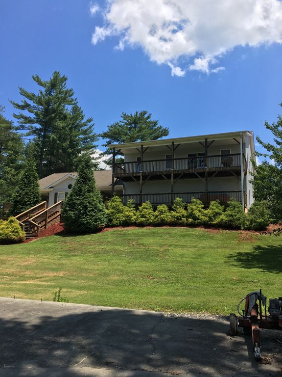 111 Deerborne Ln, Weaverville, NC 28787