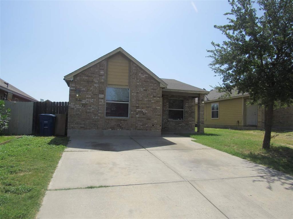 4327 Caroline St, Laredo, TX 78046