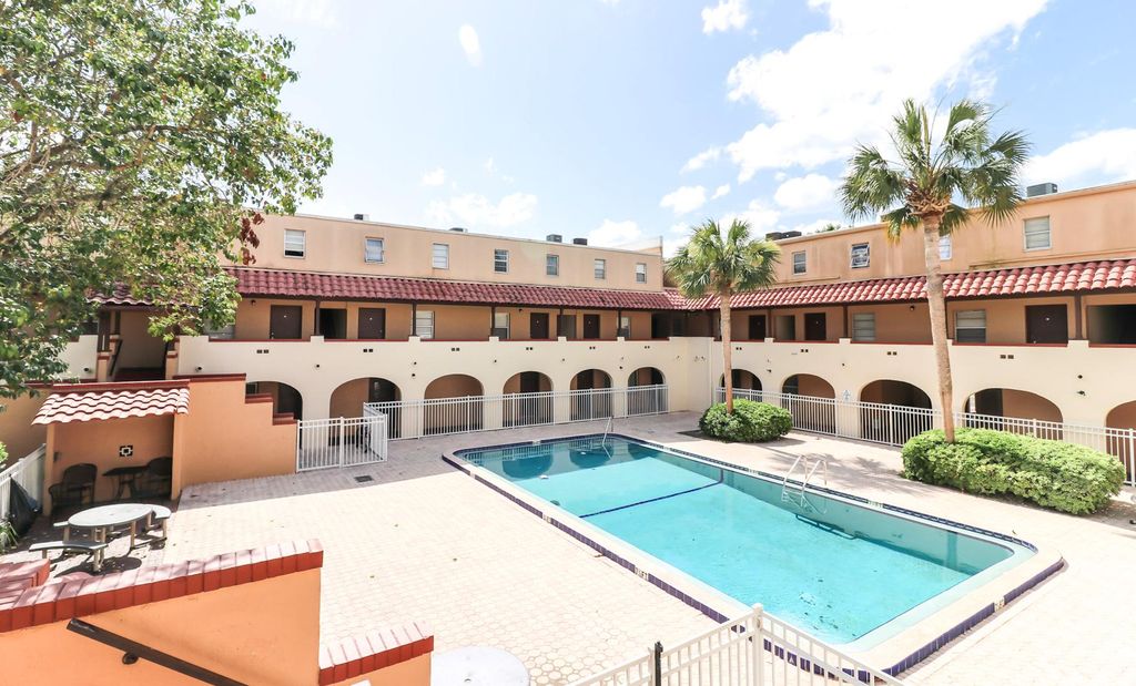 914 SW 8th Ave #34, Gainesville, FL 32601