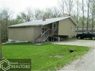 1261 Holiday Ln, Brooklyn, IA 52211