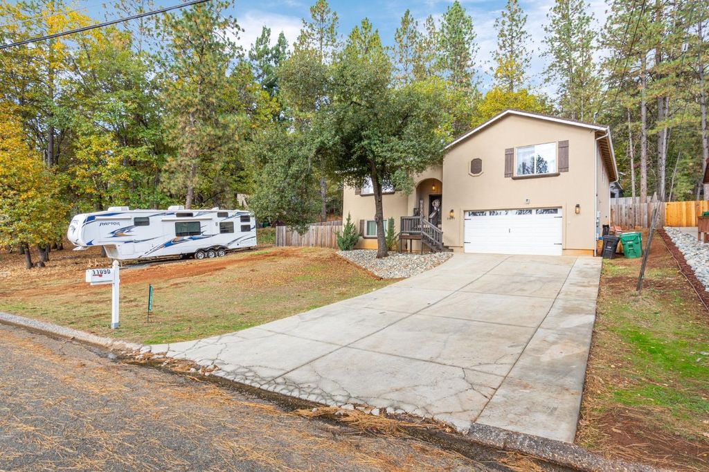 11090 Lower Circle Dr, Grass Valley, CA 95949