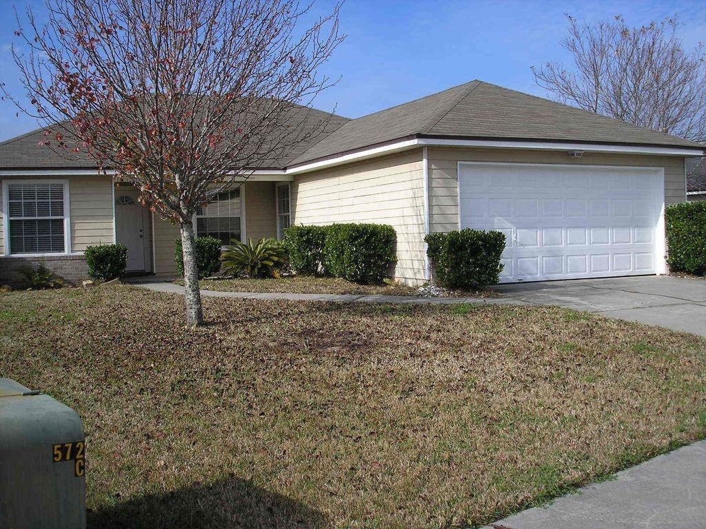 570 Manship Dr, Jacksonville, FL 32225