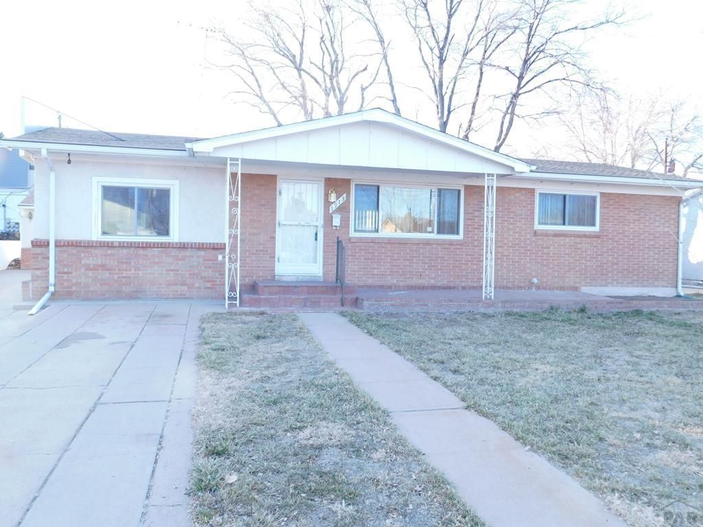 1913 Ridgewood Ln, Pueblo, CO 81005