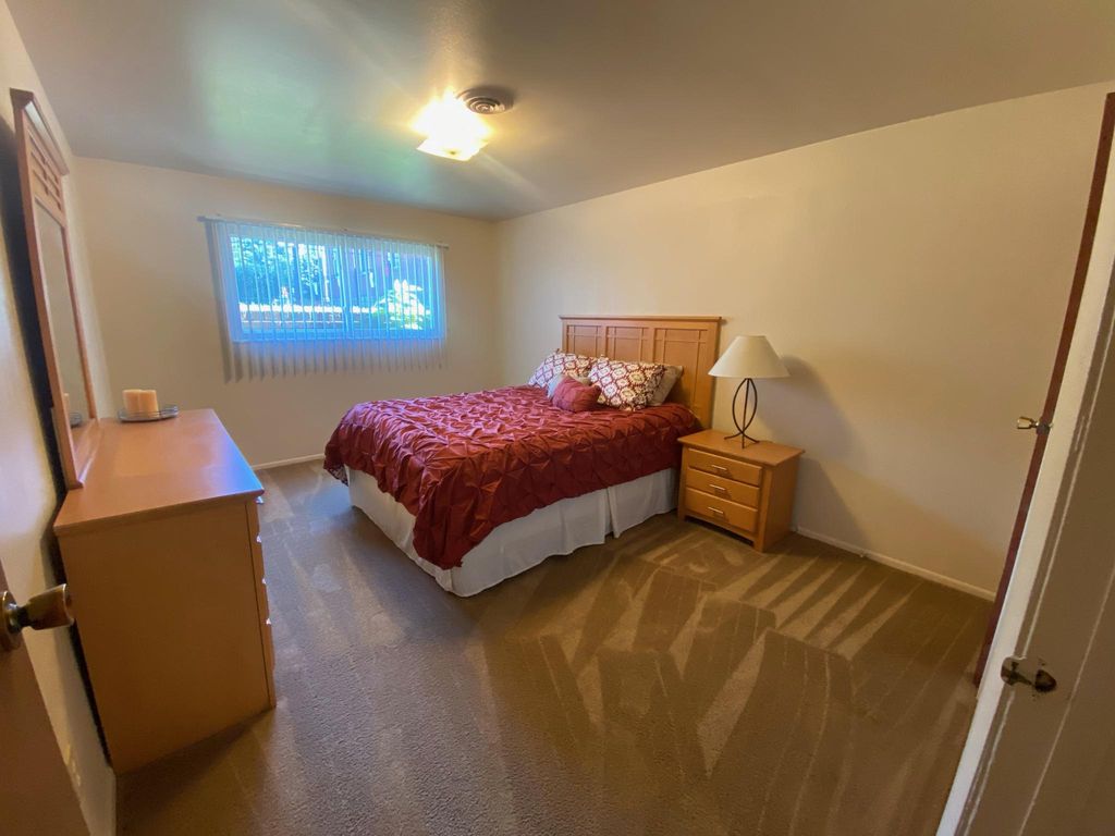 933 Wilmington Ave, Dayton, OH 45420