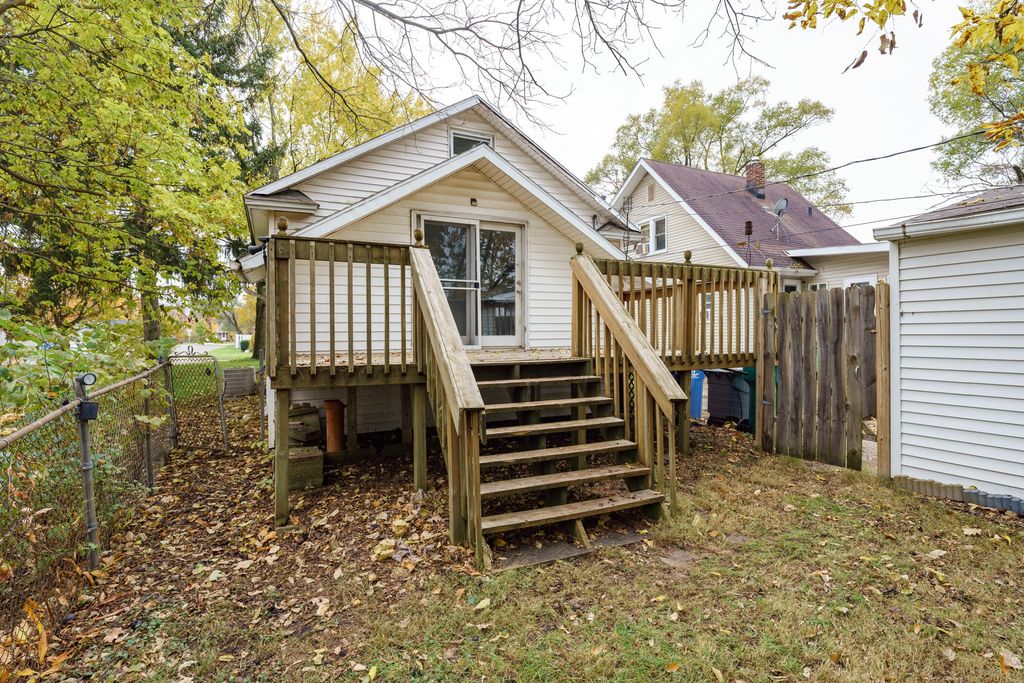 210 Burnham St W, Battle Creek, MI 49015