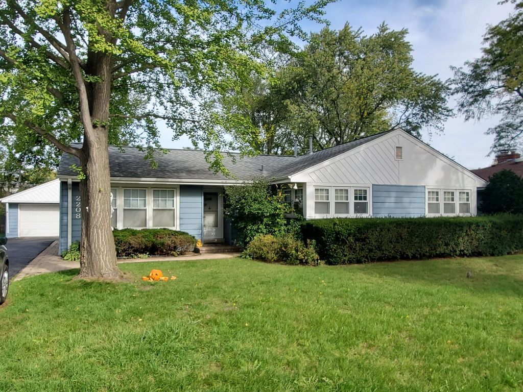 2208 Brentwood Rd, Northbrook, IL 60062