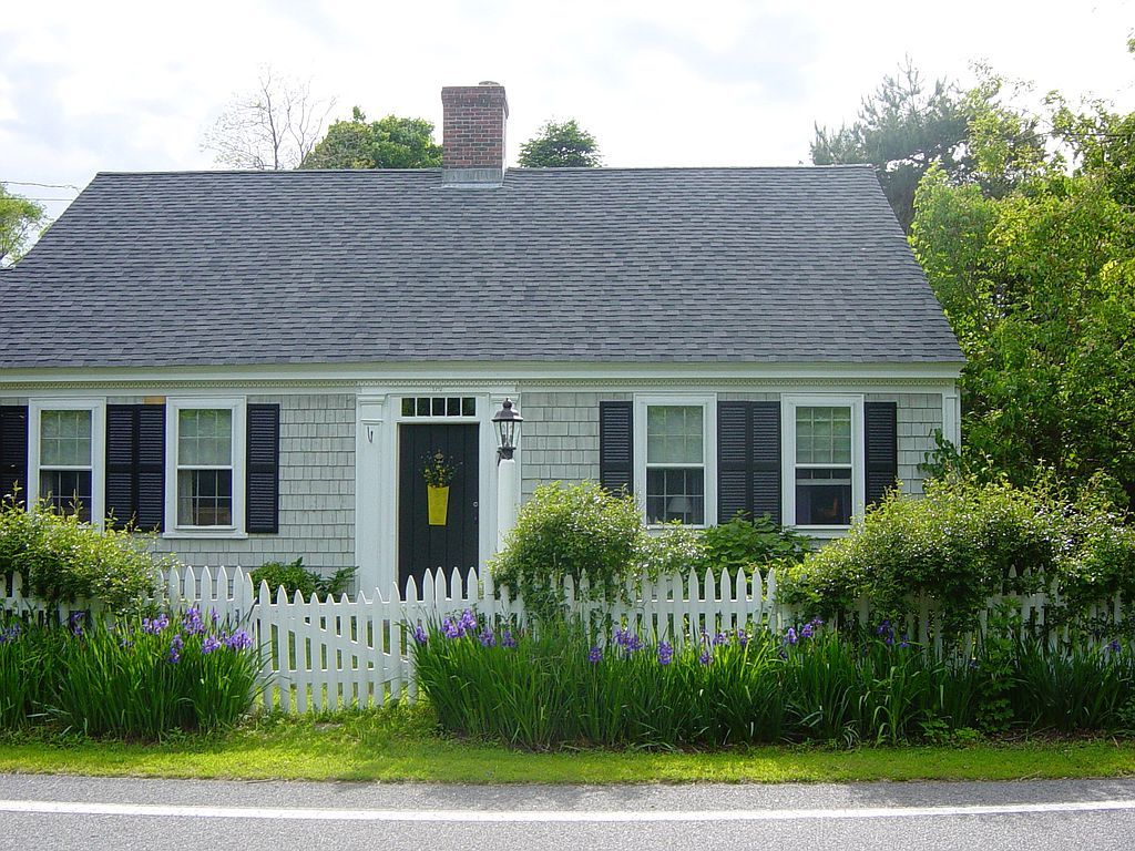 46 Hatchville Rd, East Falmouth, MA 02536