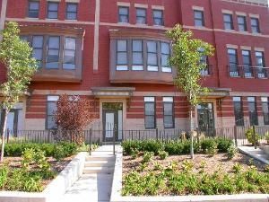 1027 N Riverwalk St #1027, Chicago, IL 60610