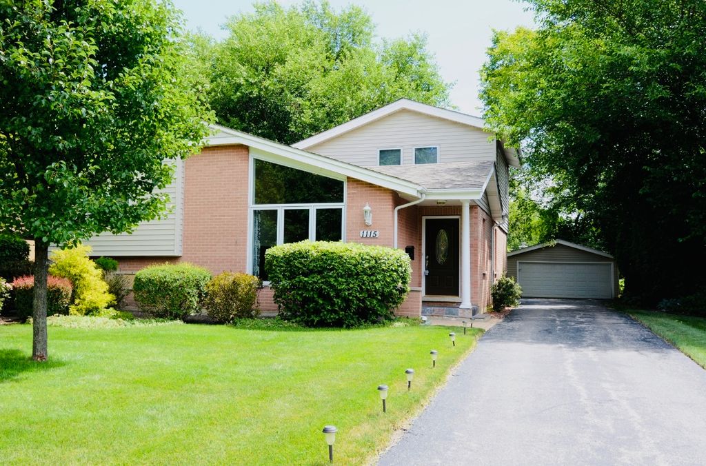 1115 Harms Rd, Glenview, IL 60025