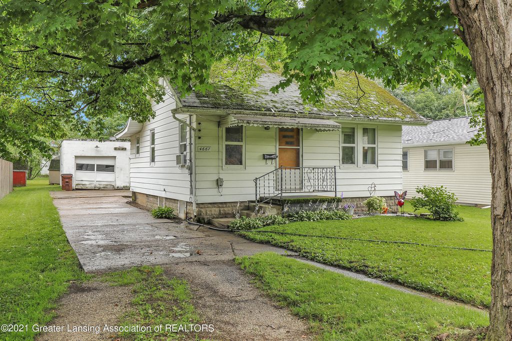 4667 Tolland Ave, Holt, MI 48842