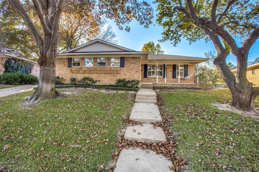 2347 Rockyglen Dr, Dallas, TX 75228