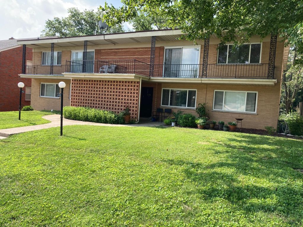8746 Delmar Blvd, Saint Louis, MO 63124
