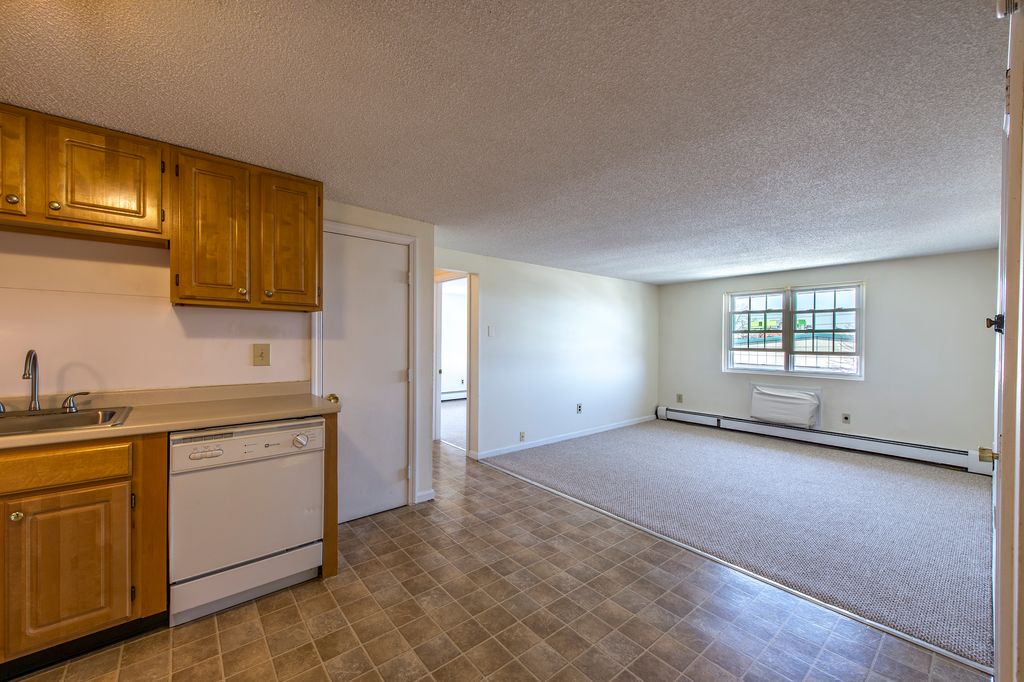 38 Highland St, Lowell, MA 01852