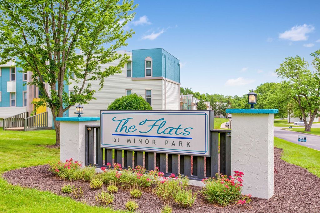 1201 E 116th Ter, Kansas City, MO 64131