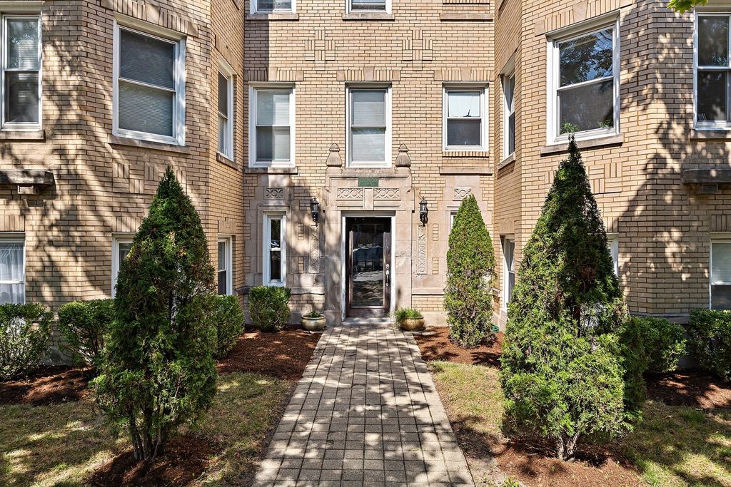 2656 W Lunt Ave #2, Chicago, IL 60645