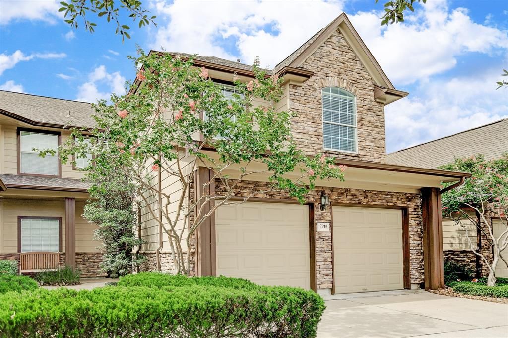 7918 Loyel Pointe Dr, Houston, TX - 3 Bed, 3 Bath Townhouse - 32 Photos