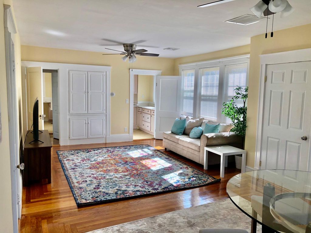 124 White St #1, Belmont, MA 02478