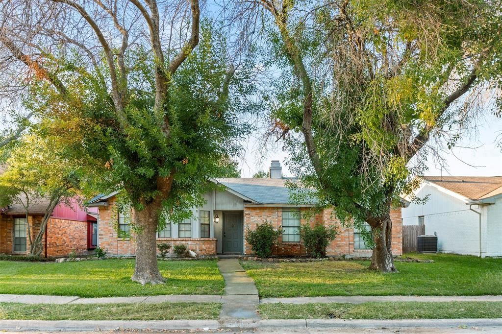 9405 Grant Dr, Rowlett, TX 75088