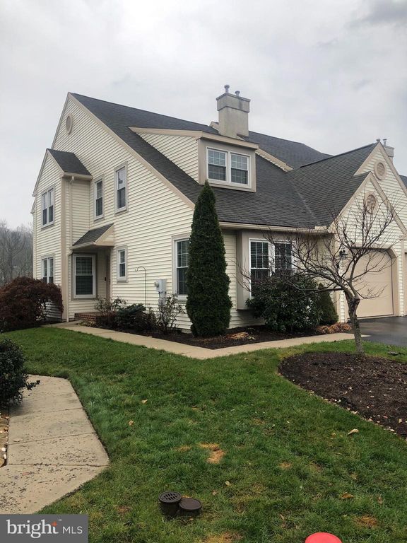 98 Wessex Ct, Reading, PA 19606