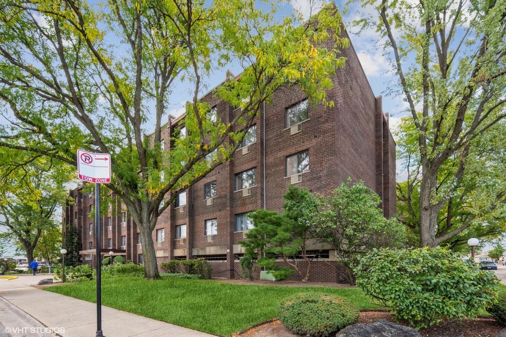 8455 W Leland Ave #401, Chicago, IL 60656