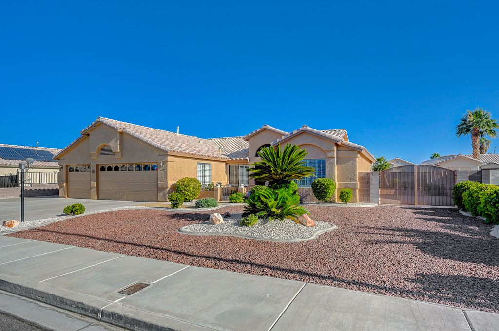 6317 Canyon Ridge Dr, Las Vegas, NV 89108