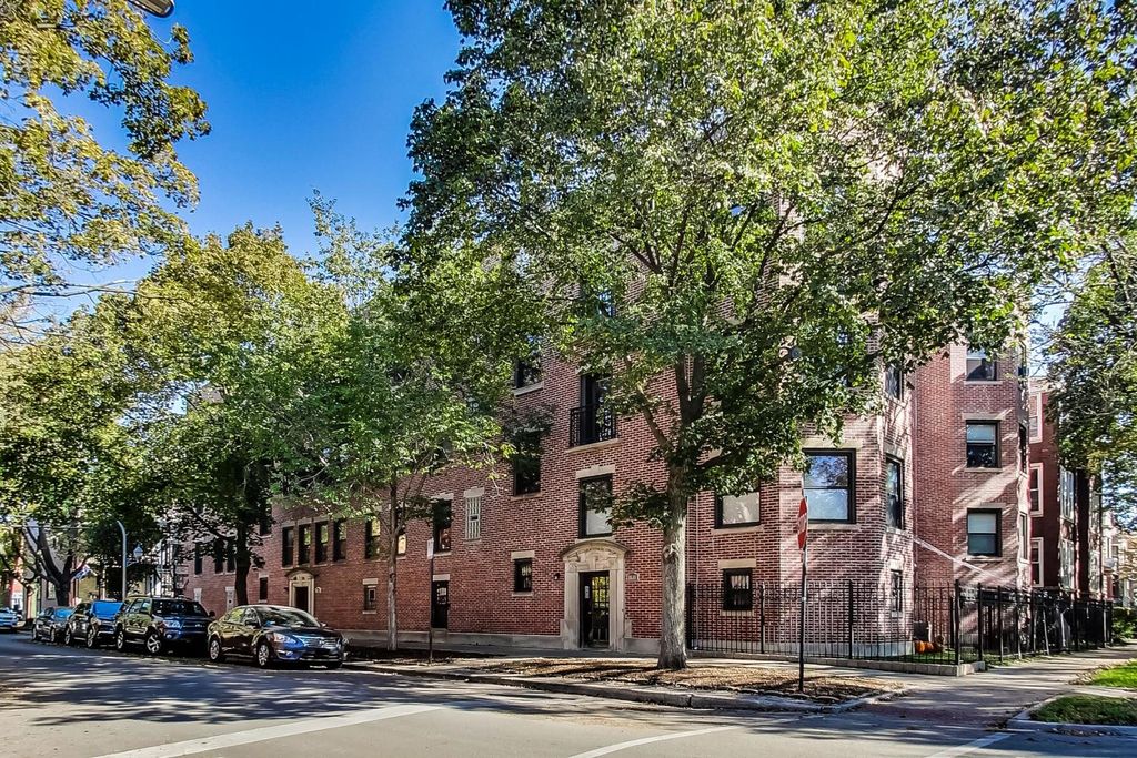 3543 N Lakewood Ave #3, Chicago, IL 60657