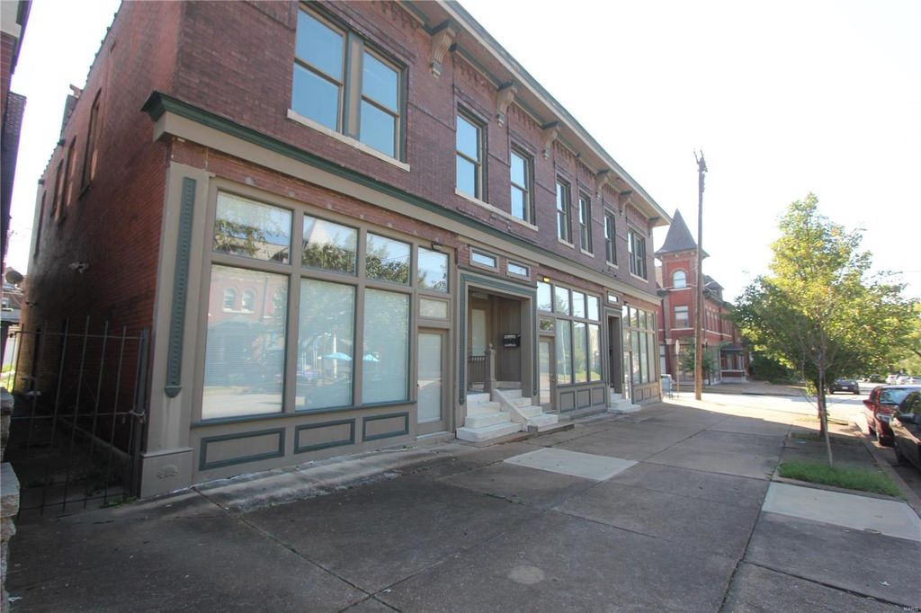 3864 Shenandoah Ave #A, Saint Louis, MO 63110