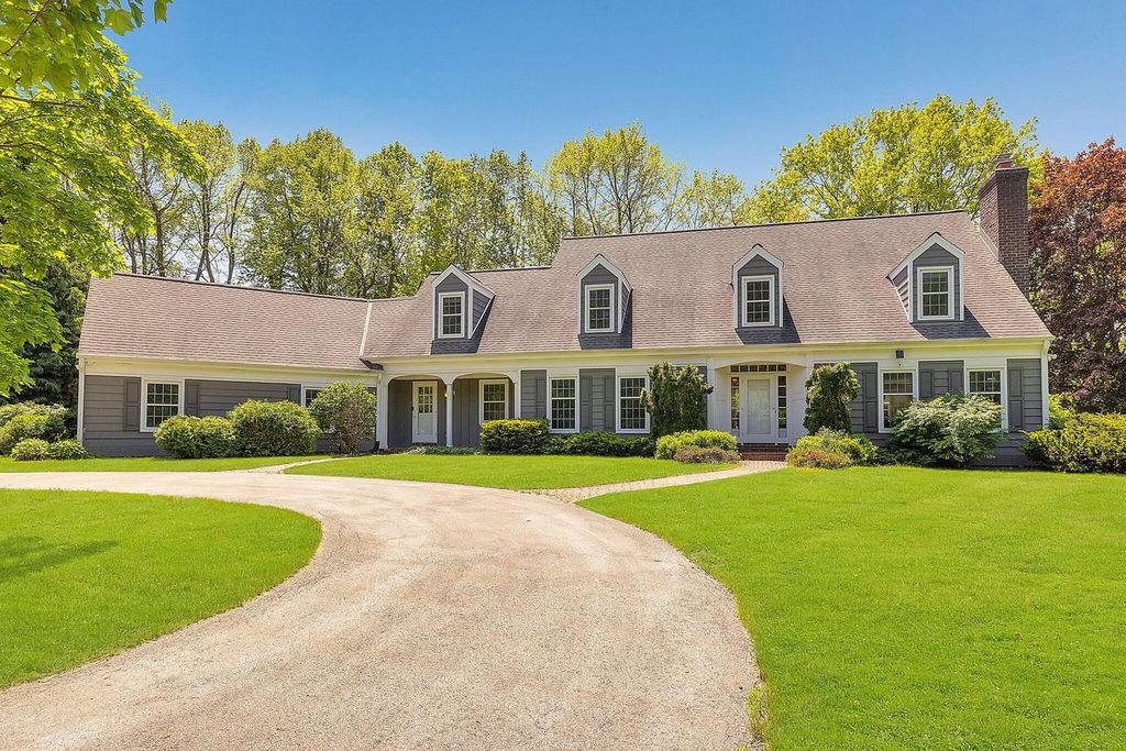 14015 North Thorngate ROAD, Mequon, WI 53097