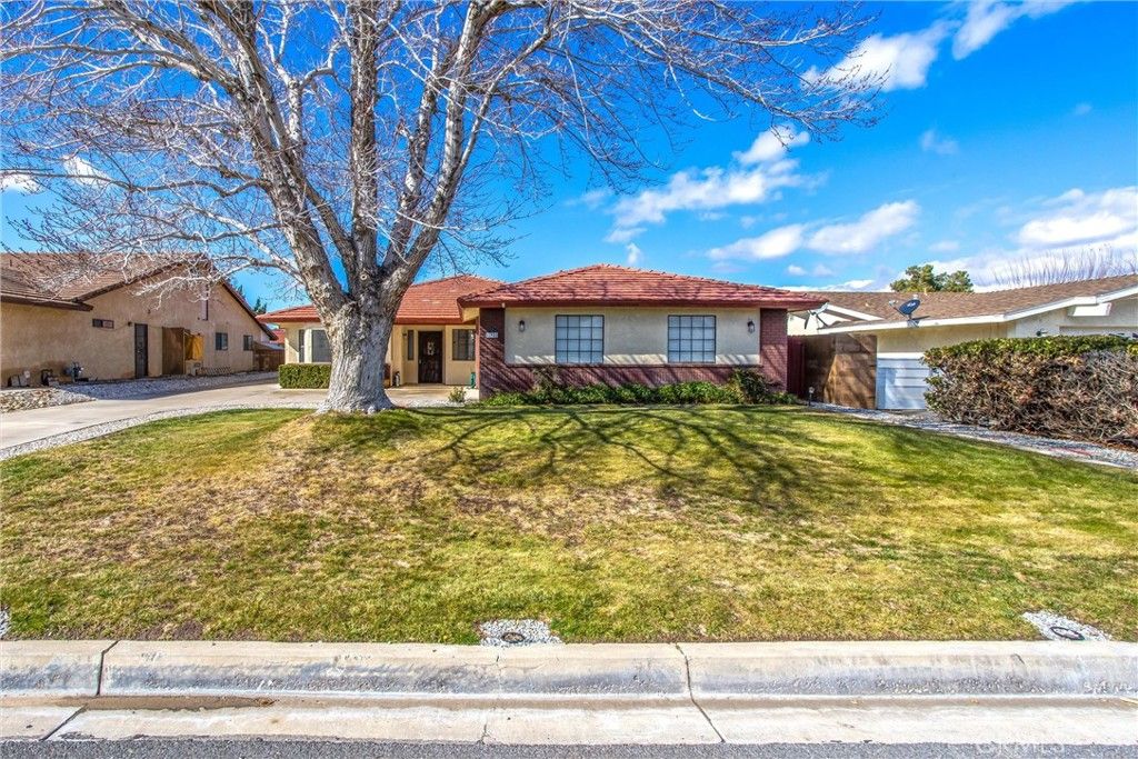 12820 Candlewick Ln, Victorville, CA 92395