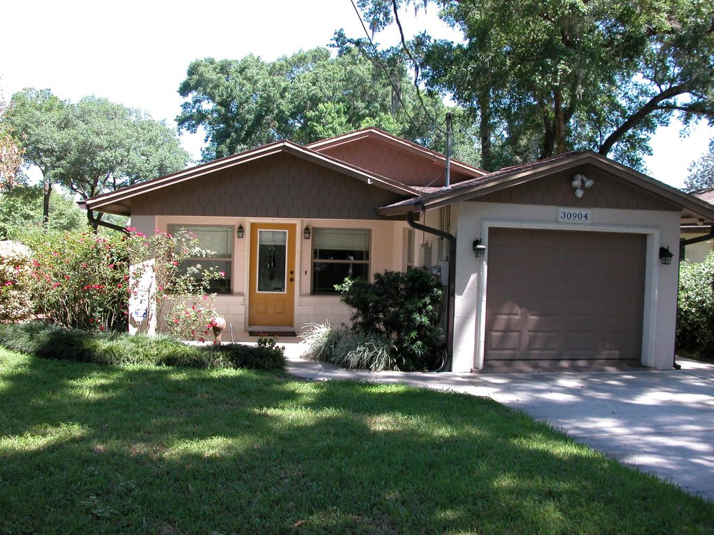 30904 Deal Dr, Mount Plymouth, FL 2 Bed, 2 Bath SingleFamily Home